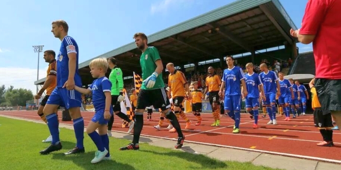 JEZT - Der FC Carl Zeiss Jena läuft beim Newport County AFC ein - 2014-07-26