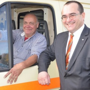 JEZT - Peter Skibbe und Uwe Feige fahren einen Ford Transit ins albanische Kamza - Foto © Stadt Jena B Glasser