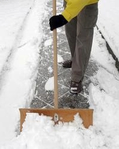 JEZT - Schneeraeumen auf dem Fussweg - Foto © MediaPool Jena