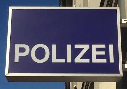 JEZT - Polizei Hinweisschild - Foto © MediaPool Jena