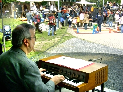 JEZT - Rainer Sauer auf der Bühne des Theaterhauses Jena im Juni 2005 - Foto © MediaPool Jena