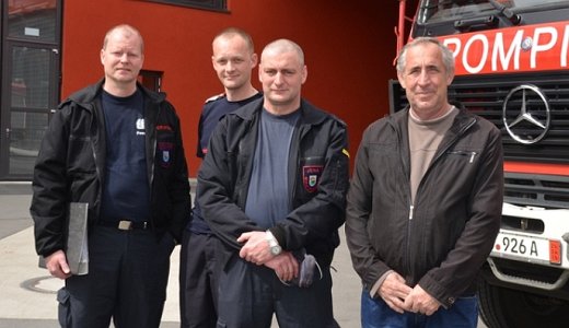 JEZT - Sie fahren das Tanklöschfahrzeug nach Lugoj Jens Matthes, Coman Mirel, Roland Döpel und Gigi Murarescu. - Foto © Stadt Jena Glasser