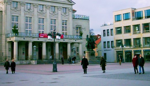 JEZT - Der Theaterplatz in Weimar im Jahre 2002 - Foto © MediaPool Jena