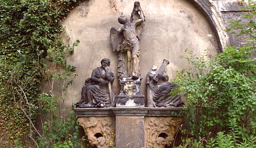 Beschädigtes Figuren Ensemble auf dem Johannisfriedhof - Bildquelle LPI Jena