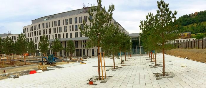 JEZT - Der Außenbereich der neuen Frontseite des Universitätsklinikums Jena im Juli 2016 - Foto © MediaPool Jena