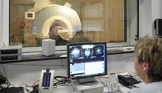 JEZT - Verändert chronischer Tinnitus das Gehirn - Das Uniklinikum Jena sucht gesunde Probanden für eine MRT-Studie. - Foto © UKJ Szabo