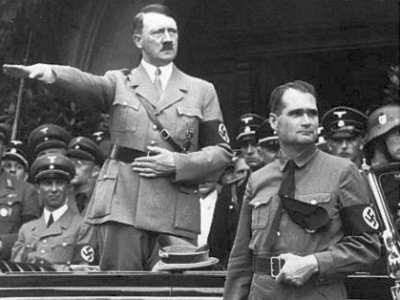 JEZT - Adolf Hitler und sein ehemaiger Stellvertreter Rudolf Heß - Bildquelle Bundesarchiv der BRD