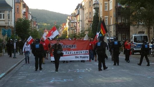 JEZT - Thügida Neo-Nazis marschieren durch das Damenviertel in Jena - Foto 2 - Bildquelle Twitter