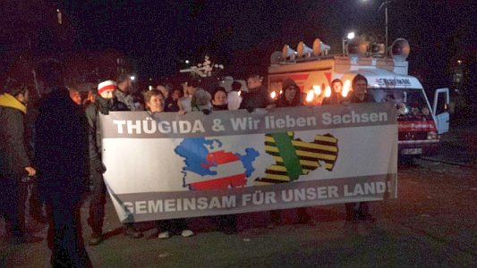 Der Start der THÜGIDA-Demo am Saalbahnhof - Foto © Stadt Jena Kudernatsch