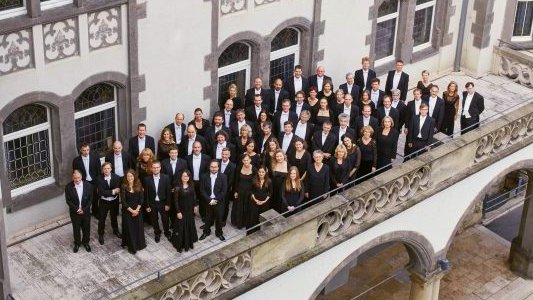 die-jenaer-philharmonie-auf-dem-balkon-des-volkshauses-foto-philharmonie-jena-tobias-tanzyna